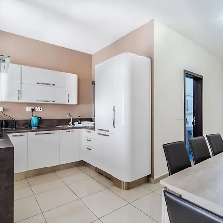 2 Bedroom Maisonette *