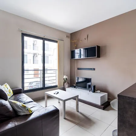 2 Bedroom Maisonette 아파트 Saint Julian's