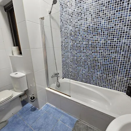 2 Bedroom Maisonette 아파트